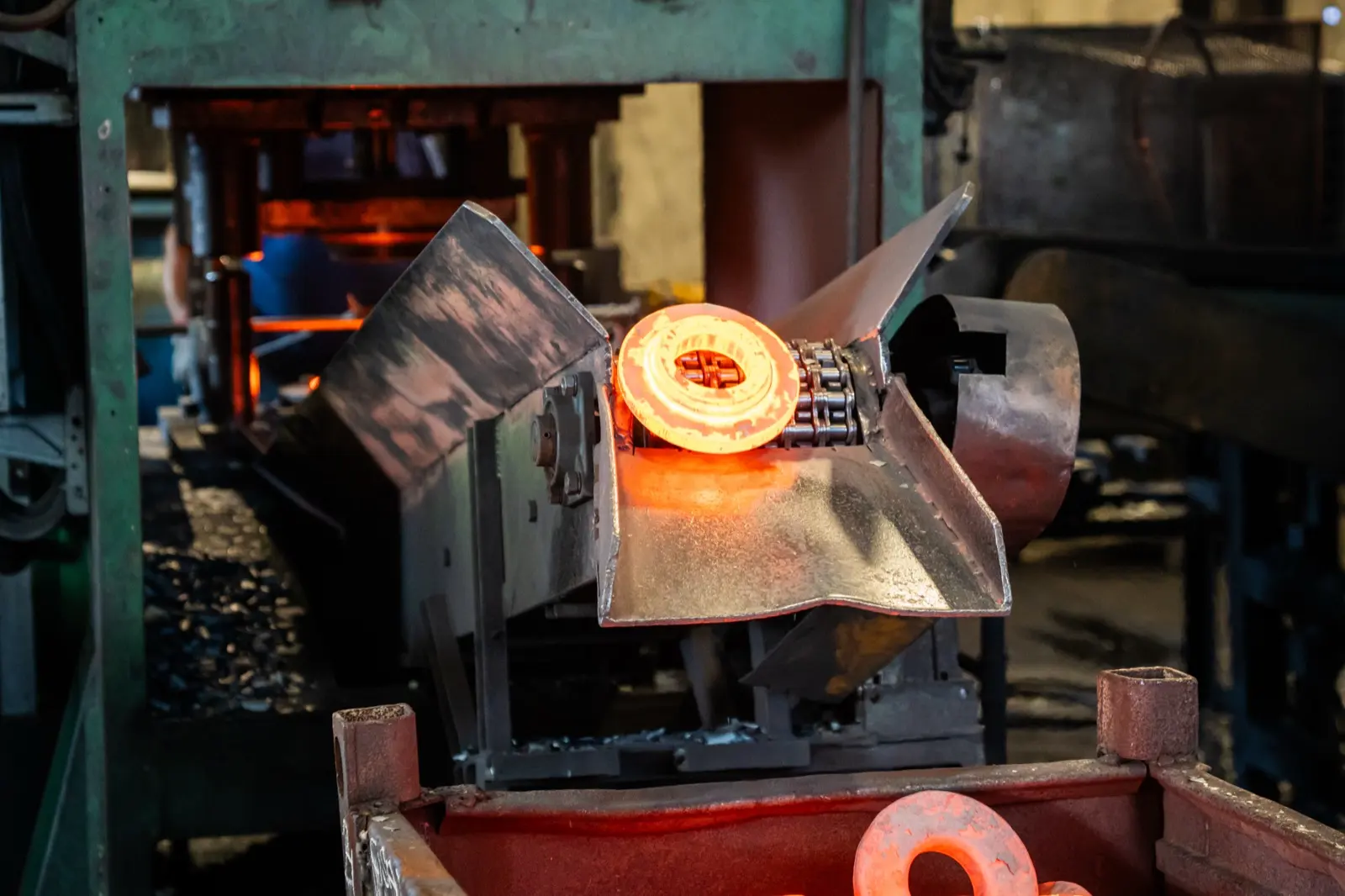 Glowing part leaving the heating stage