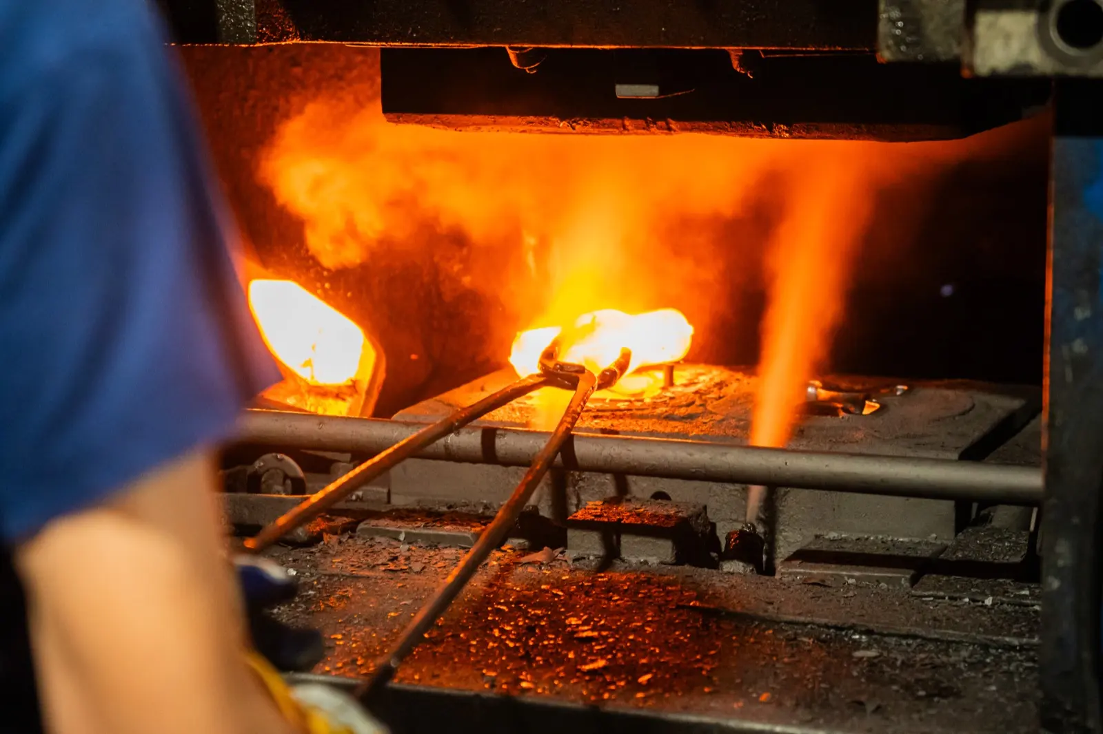 Glowing steel between the dies